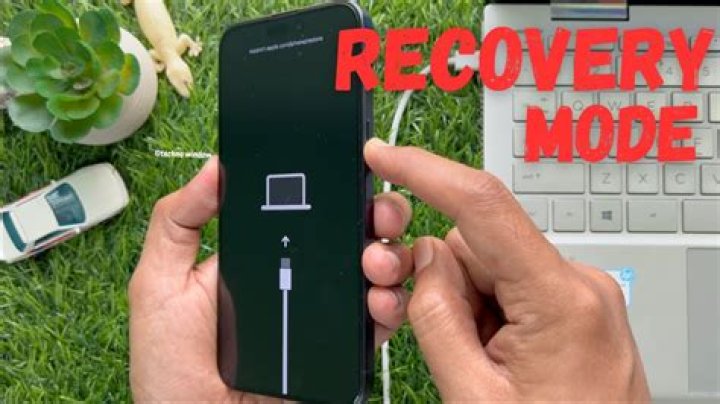 How do I put my iPhone 4s into recovery mode?