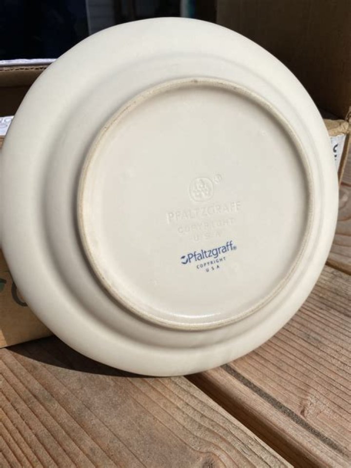 What is Pfaltzgraff made of?